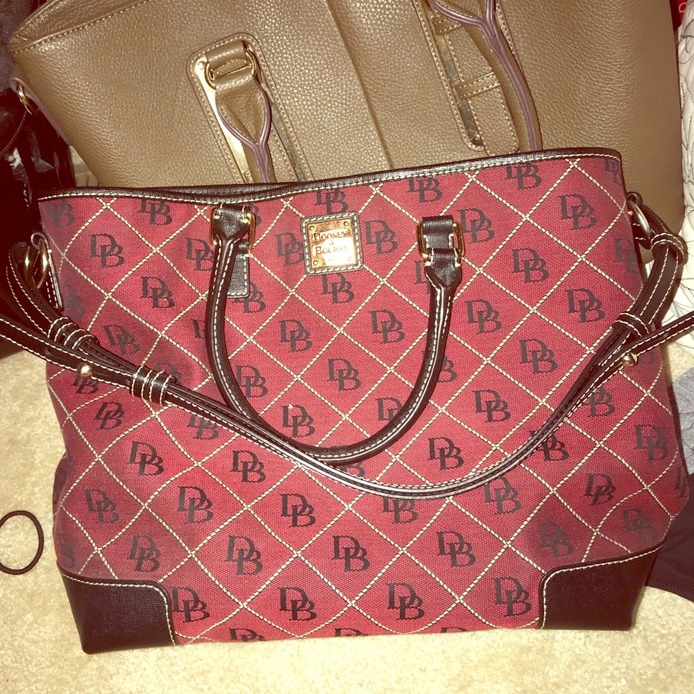 DOONEY & BURKE RED PURSE